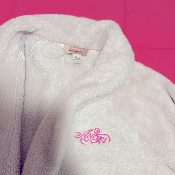 Victoria’s Secret Angel Pink Plush Robe - Picture 4 of 5